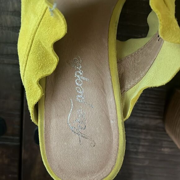 Free People Ruffle Block Heel Sandal Yellow Tan Double Strap Size 9 - Picture 8 of 14